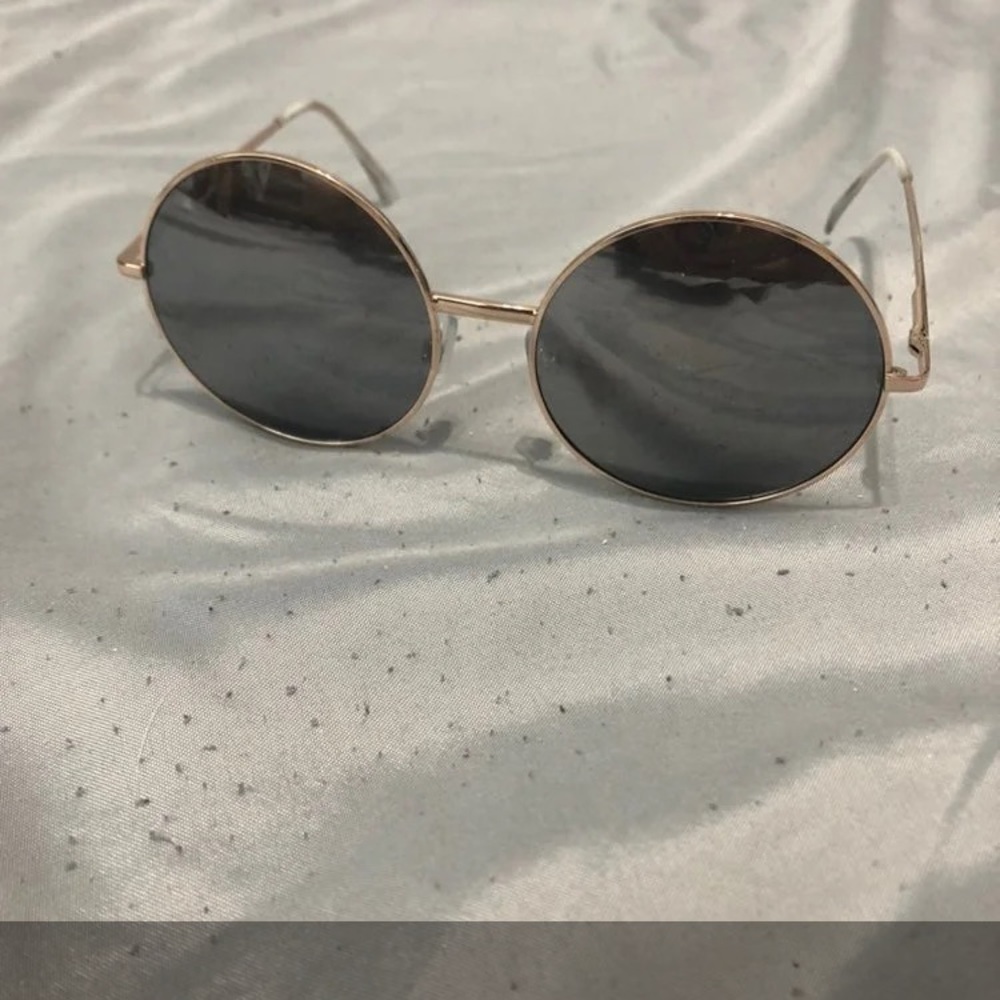 🌵Forever 21 round sunglasses